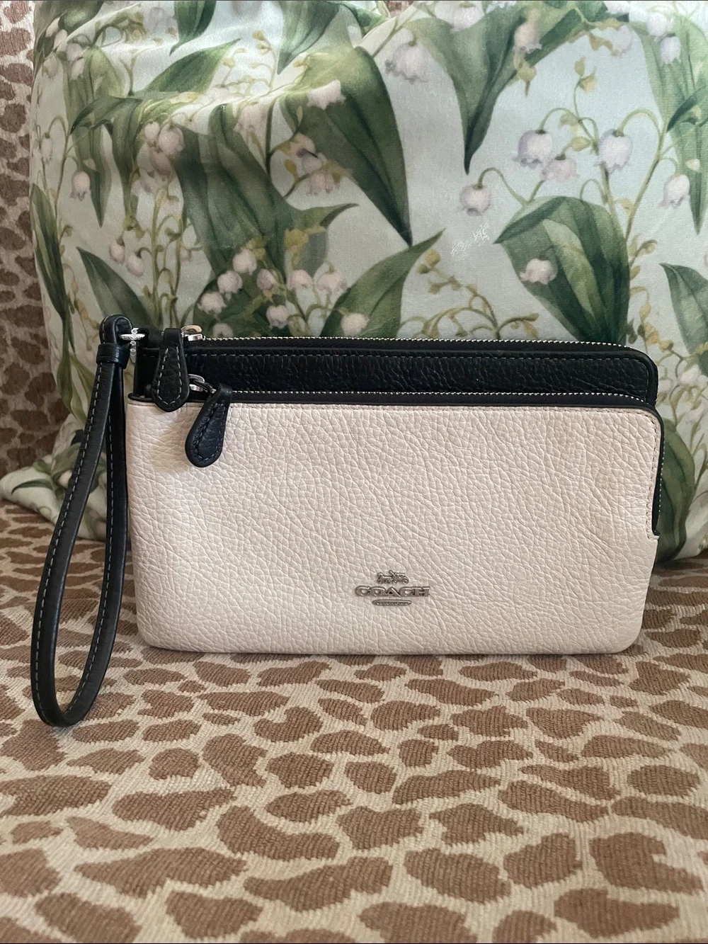 Coach Two-Tone Pebbled Leather Wristlet in Cream and Black NEW Double Zipper